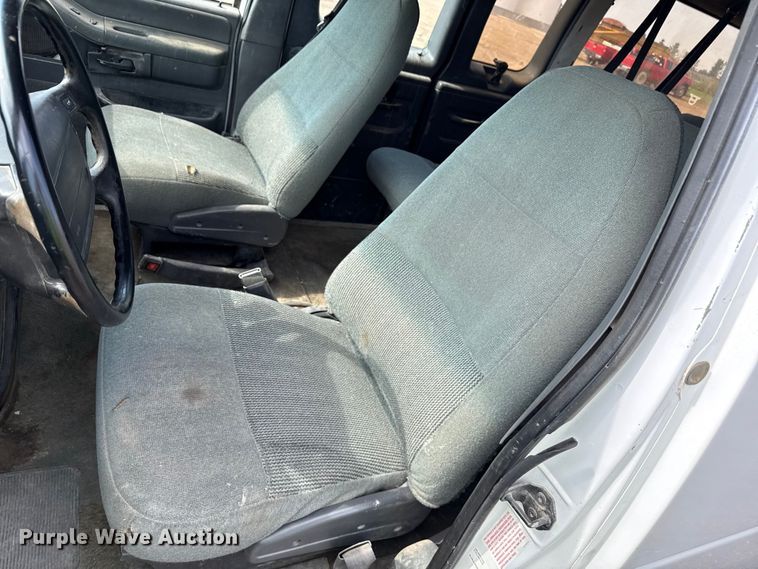 image for item ND9427 1996 Ford Club Wagon van