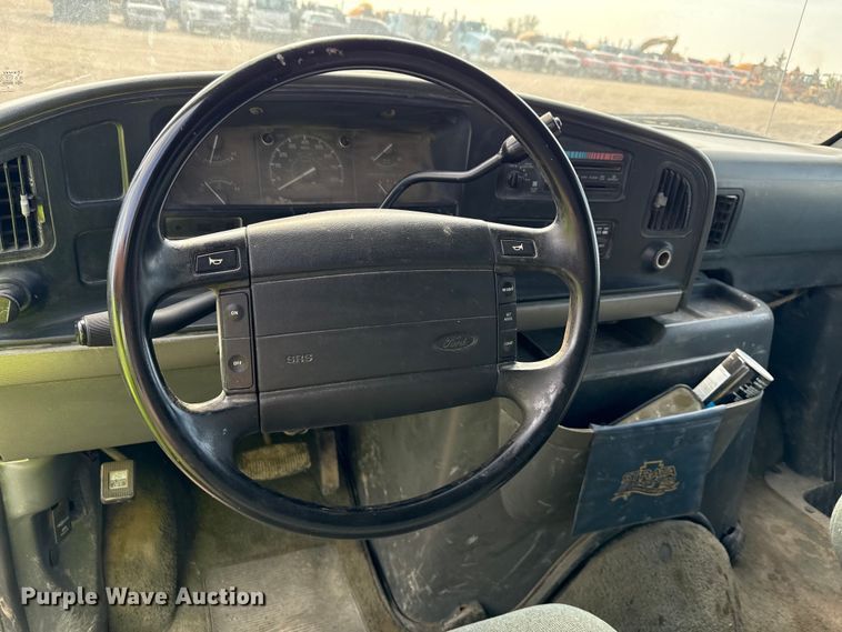 image for item ND9427 1996 Ford Club Wagon van