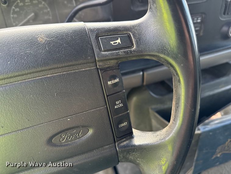 image for item ND9427 1996 Ford Club Wagon van