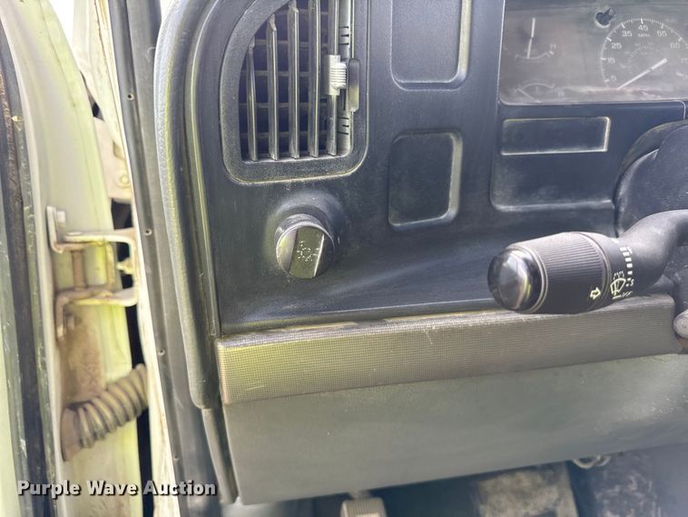 image for item ND9427 1996 Ford Club Wagon van