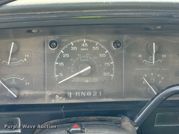 image for item ND9427 1996 Ford Club Wagon van