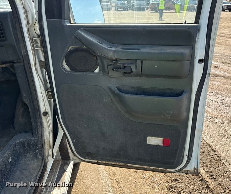 image for item ND9427 1996 Ford Club Wagon van