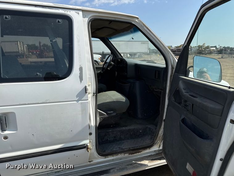 image for item ND9427 1996 Ford Club Wagon van