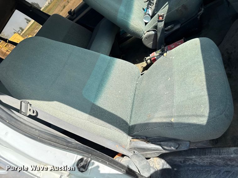 image for item ND9427 1996 Ford Club Wagon van