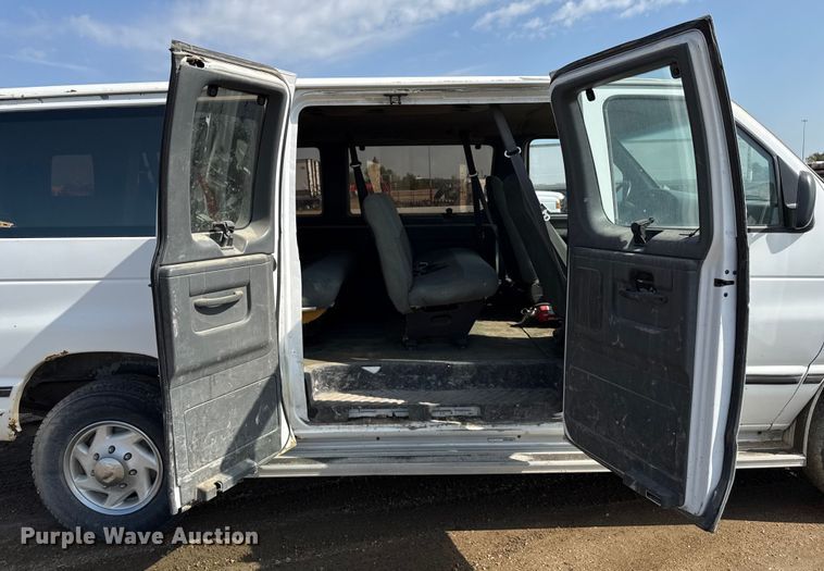 image for item ND9427 1996 Ford Club Wagon van