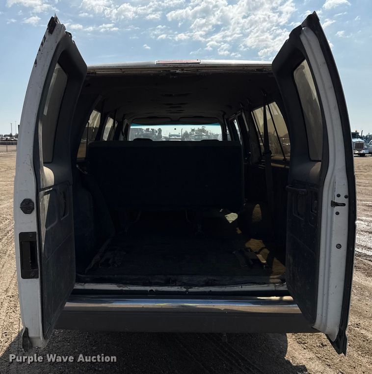 image for item ND9427 1996 Ford Club Wagon van