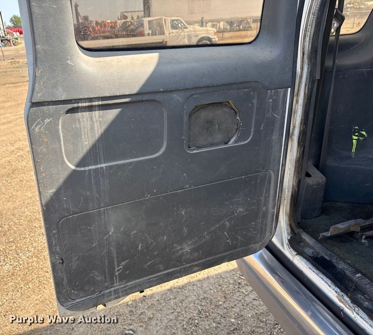 image for item ND9427 1996 Ford Club Wagon van