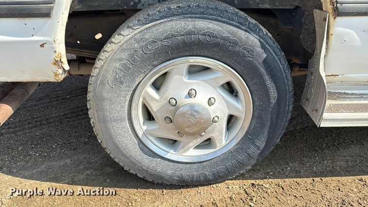 image for item ND9427 1996 Ford Club Wagon van