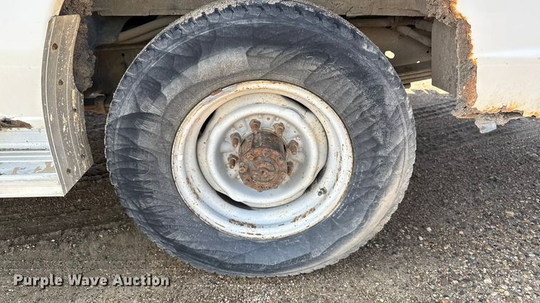 image for item ND9427 1996 Ford Club Wagon van