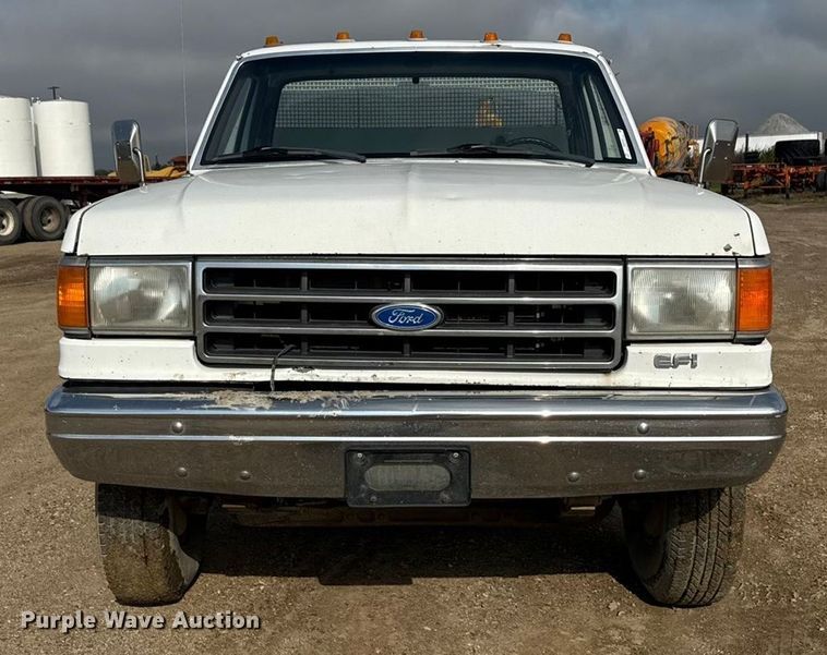 image for item ND9428 1991 Ford F450 Super Duty flatbed truck