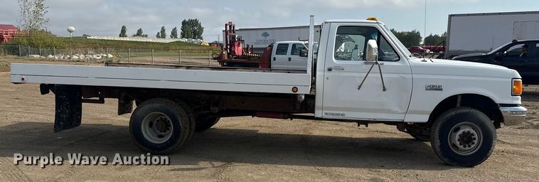 image for item ND9428 1991 Ford F450 Super Duty flatbed truck
