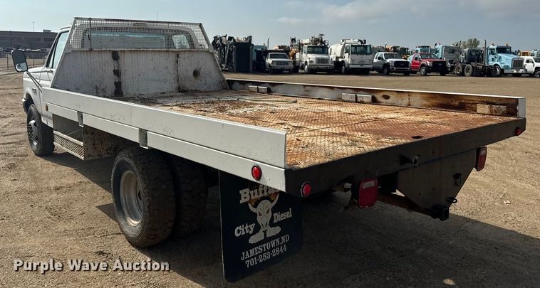image for item ND9428 1991 Ford F450 Super Duty flatbed truck