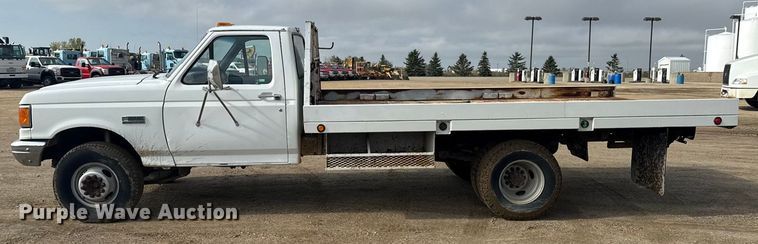 image for item ND9428 1991 Ford F450 Super Duty flatbed truck