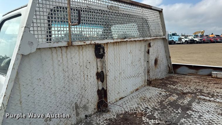 image for item ND9428 1991 Ford F450 Super Duty flatbed truck