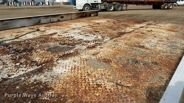 image for item ND9428 1991 Ford F450 Super Duty flatbed truck