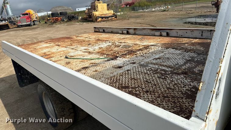 image for item ND9428 1991 Ford F450 Super Duty flatbed truck