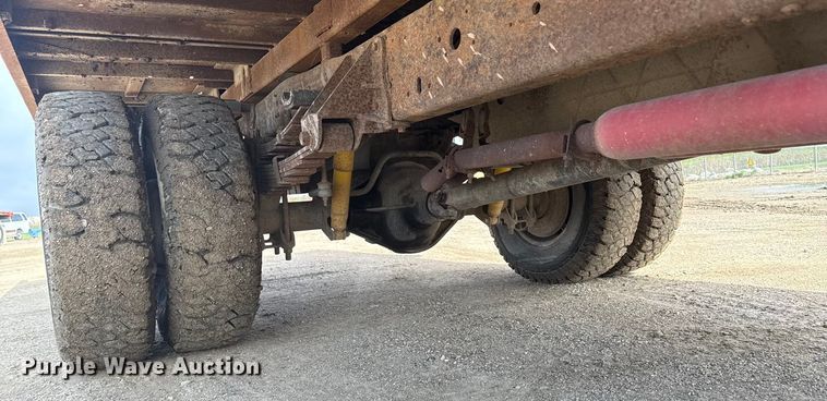 image for item ND9428 1991 Ford F450 Super Duty flatbed truck