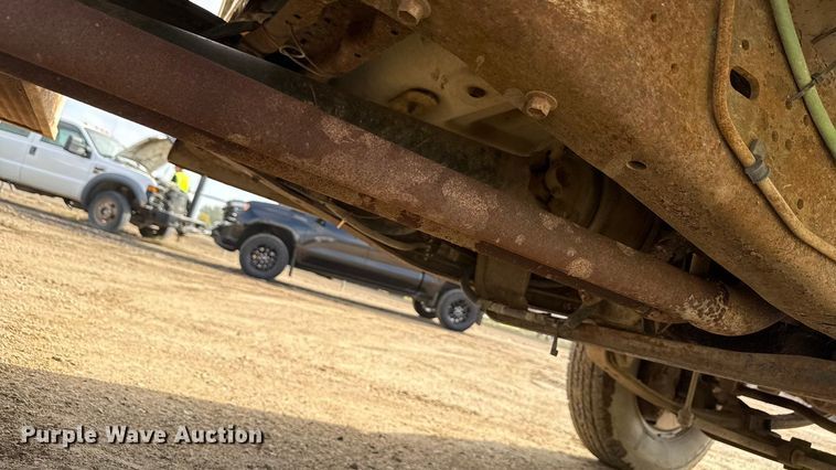 image for item ND9428 1991 Ford F450 Super Duty flatbed truck