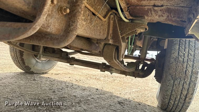 image for item ND9428 1991 Ford F450 Super Duty flatbed truck