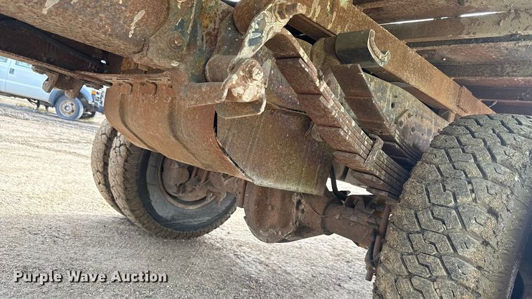 image for item ND9428 1991 Ford F450 Super Duty flatbed truck