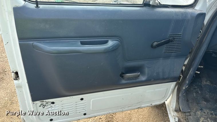 image for item ND9428 1991 Ford F450 Super Duty flatbed truck