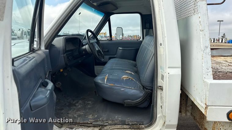 image for item ND9428 1991 Ford F450 Super Duty flatbed truck