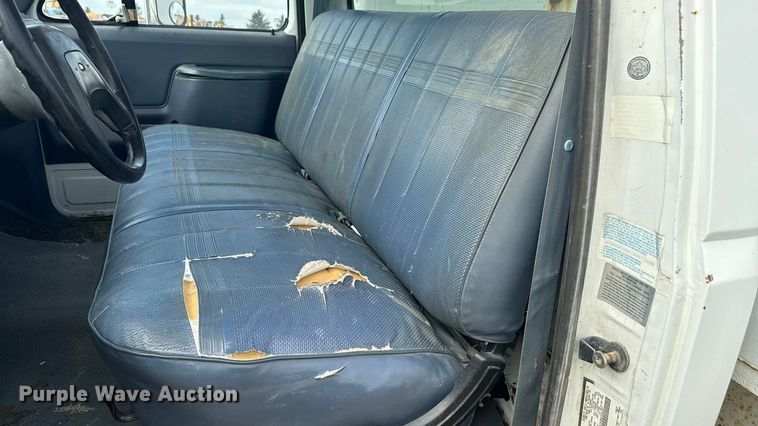 image for item ND9428 1991 Ford F450 Super Duty flatbed truck