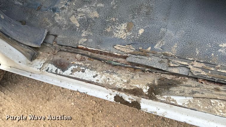 image for item ND9428 1991 Ford F450 Super Duty flatbed truck