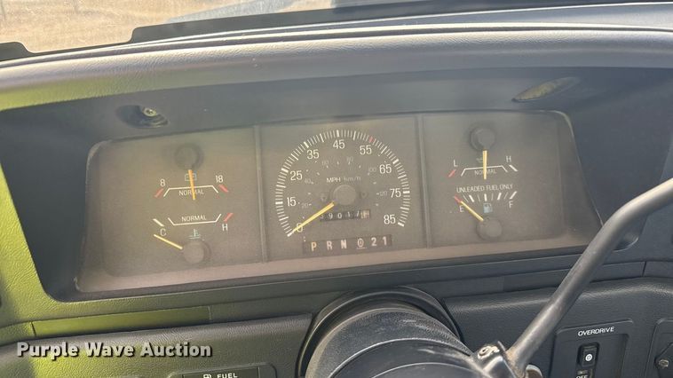 image for item ND9428 1991 Ford F450 Super Duty flatbed truck