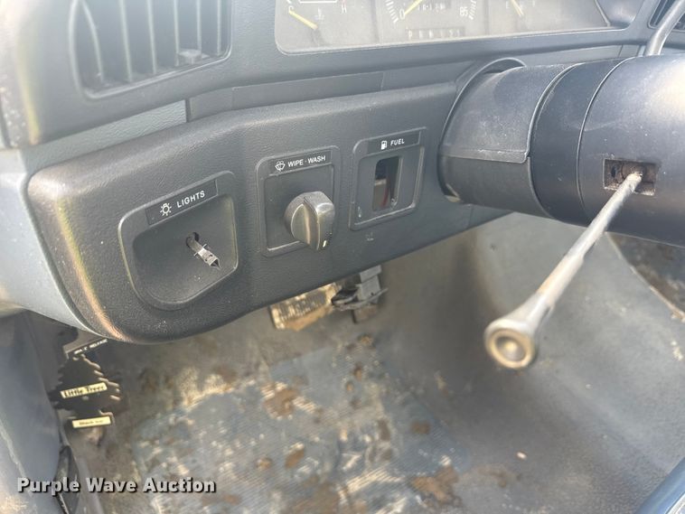 image for item ND9428 1991 Ford F450 Super Duty flatbed truck