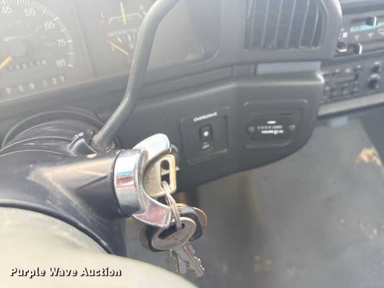 image for item ND9428 1991 Ford F450 Super Duty flatbed truck