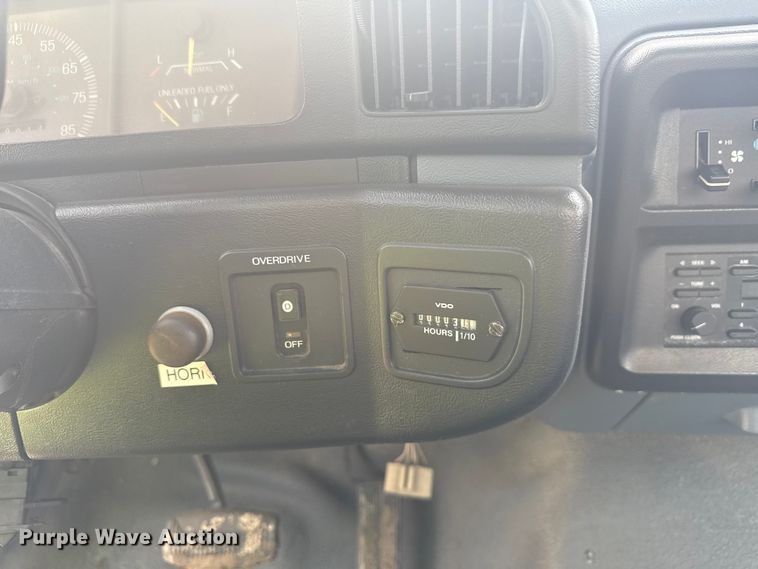 image for item ND9428 1991 Ford F450 Super Duty flatbed truck