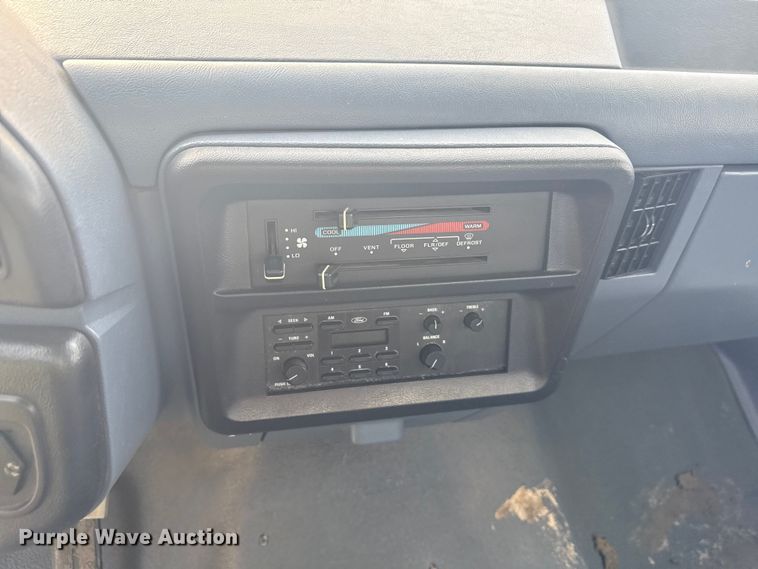 image for item ND9428 1991 Ford F450 Super Duty flatbed truck