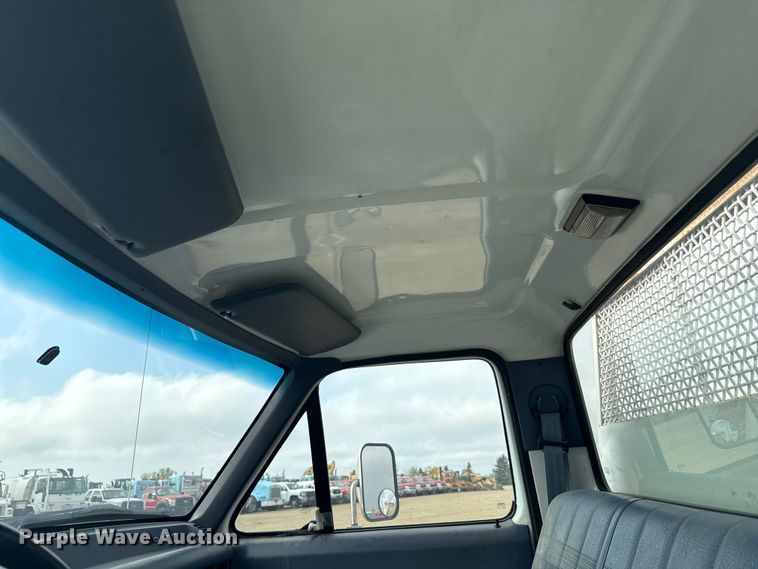 image for item ND9428 1991 Ford F450 Super Duty flatbed truck