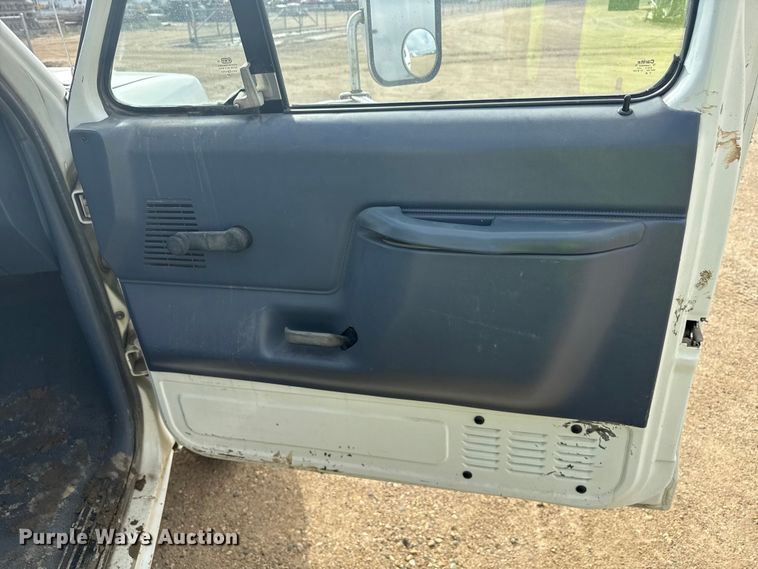 image for item ND9428 1991 Ford F450 Super Duty flatbed truck