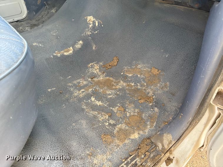 image for item ND9428 1991 Ford F450 Super Duty flatbed truck