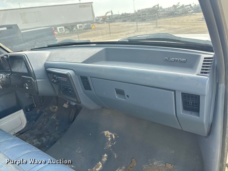 image for item ND9428 1991 Ford F450 Super Duty flatbed truck