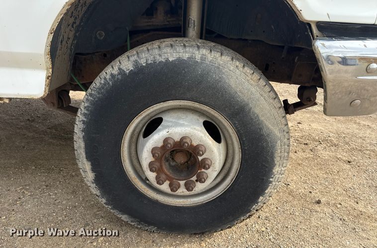 image for item ND9428 1991 Ford F450 Super Duty flatbed truck