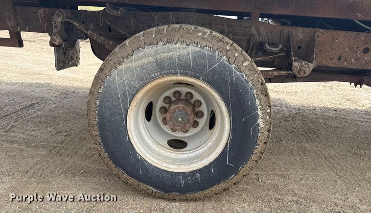 image for item ND9428 1991 Ford F450 Super Duty flatbed truck