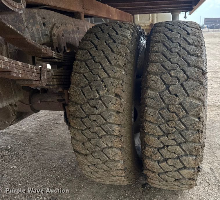 image for item ND9428 1991 Ford F450 Super Duty flatbed truck