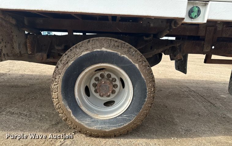 image for item ND9428 1991 Ford F450 Super Duty flatbed truck