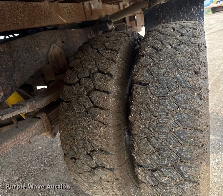 image for item ND9428 1991 Ford F450 Super Duty flatbed truck