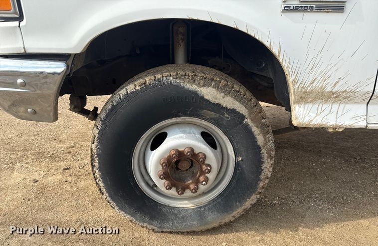 image for item ND9428 1991 Ford F450 Super Duty flatbed truck