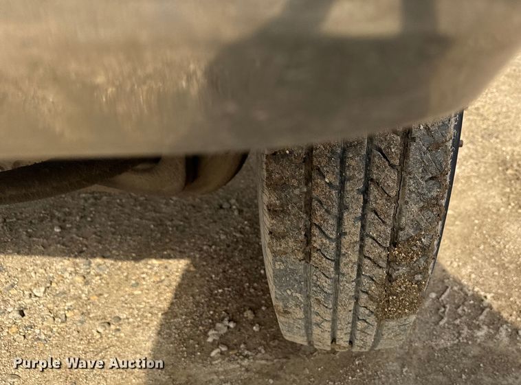 image for item ND9428 1991 Ford F450 Super Duty flatbed truck