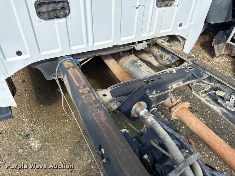 image for item ND9429 2014 Ford F550 SuperCab truck cab and chassis