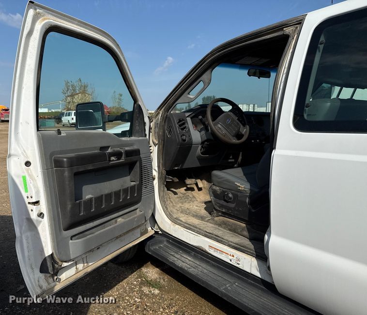 image for item ND9429 2014 Ford F550 SuperCab truck cab and chassis