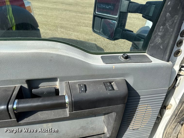 image for item ND9429 2014 Ford F550 SuperCab truck cab and chassis