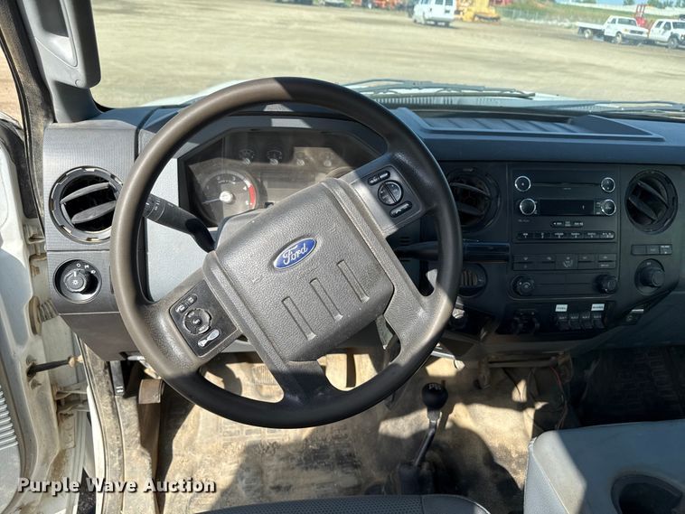 image for item ND9429 2014 Ford F550 SuperCab truck cab and chassis