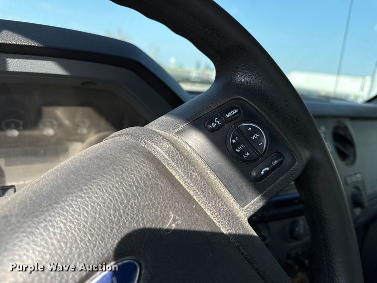 image for item ND9429 2014 Ford F550 SuperCab truck cab and chassis