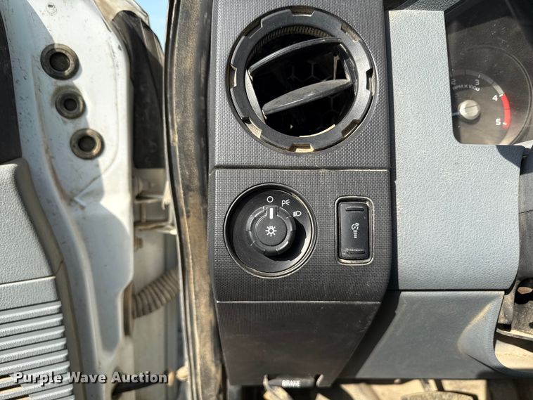 image for item ND9429 2014 Ford F550 SuperCab truck cab and chassis